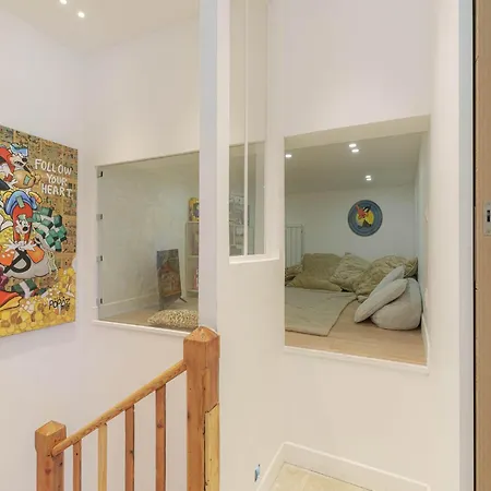 Appartamento Charming With Balcony Heart Of